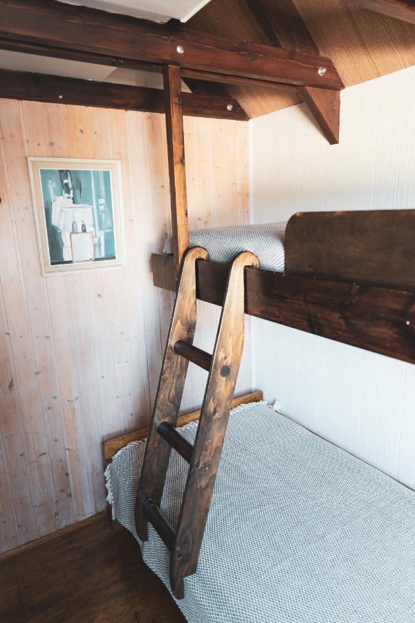 Bjoerk - A Cozy Hilltop Cottage - Great Location! Blaskogabyggd Exterior photo